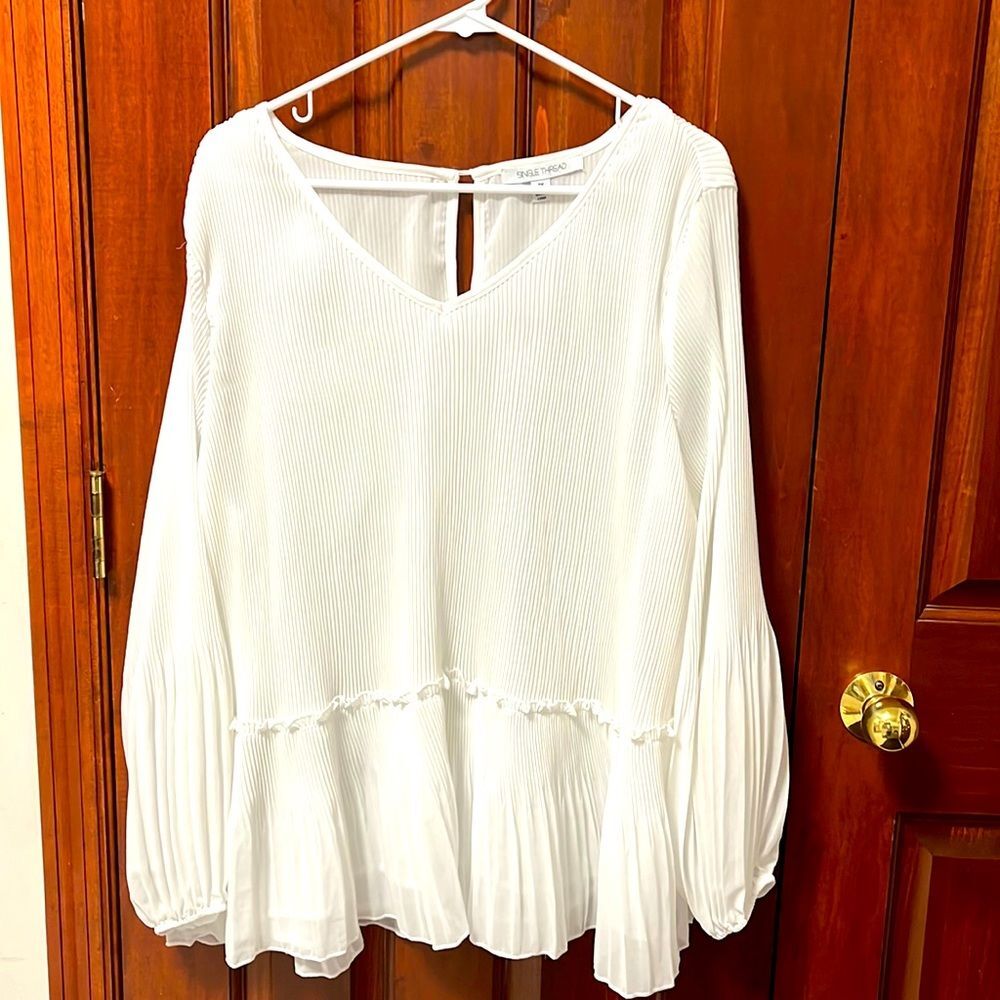 Single Thread Pleated Blouse Ruffle Trim Keyhole Back Cream Size 2X NWT